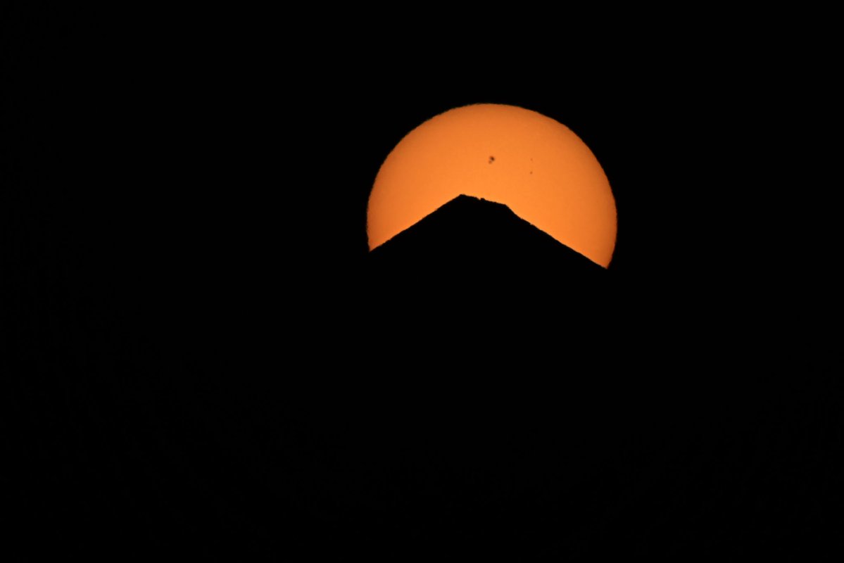 David Montes (@dmontesg) on Twitter photo El 29 de agosto 2025 tras planificación realizada con <a href="/planitphoto/">Imagine_Plan_Shoot</a> he conseguido fotografiar desde la isla de la Gomera el Sol ☀️ justo saliendo por el pico del Teide 🗻en la isla de Tenerife. Aquí fotos realizadas con objetivo a 360 y a 1200mm
Ver IG: instagram.com/p/DN9chlNjB5V/ El 29 de agosto 2025 tras planificación realizada con <a href="/planitphoto/">Imagine_Plan_Shoot</a> he conseguido fotografiar desde la isla de la Gomera el Sol ☀️ justo saliendo por el pico del Teide 🗻en la isla de Tenerife. Aquí fotos realizadas con objetivo a 360 y a 1200mm
Ver IG: instagram.com/p/DN9chlNjB5V/