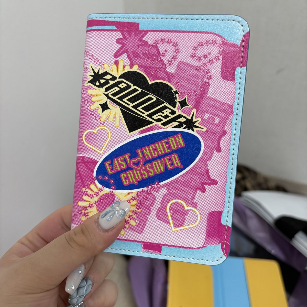 아니 여권케이스
너무 예뻐서
바로 갈아끼웠어