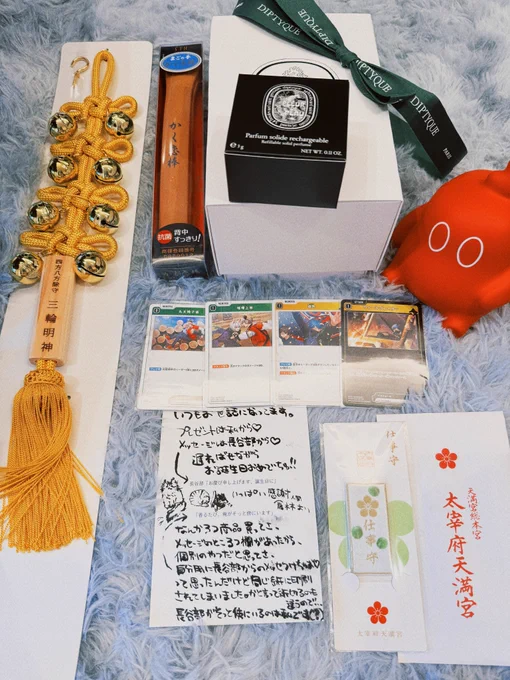 先日誕生日だったのですが、マイフレンド倉林大明神かわプレゼントを沢山送ってくれました、、、うちの子も描いてあり メッセージに味があり とてもいい 鈴なり とてもいい 