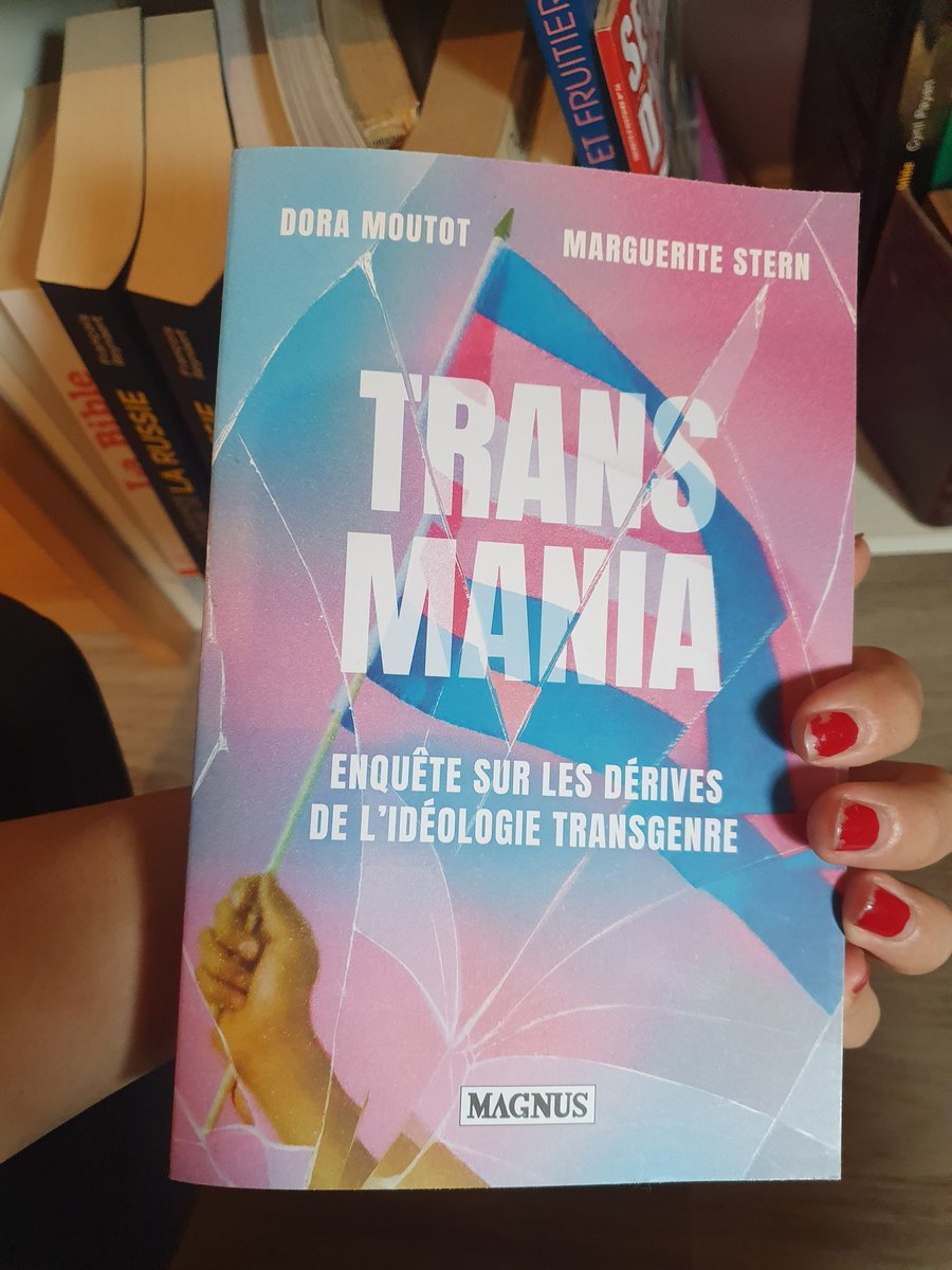 Rose_marie70's tweet image. Le fait que l&apos;ont m&apos;ait donné ce livre juste après mon coming out trans , je sais pas si je dois rire ou me tirer une balle.