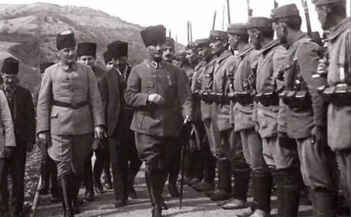 30 Ağustos Zafer Bayramımız kutlu olsun... bizi tarihin bu en uç noktasına kanlarıyla taşıyan başta Mustafa Kemal Atatürk’ü ve tüm şehitlerimizi rahmet ve minnetle anıyorum...