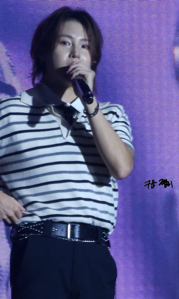 250830 하성운 메가필드뮤직페스티벌
셋리스트 💚

1. Blessed
2. Focus
3. On &amp; On
4. 라이딩
5. 블루메이즈
6. 그때의 나에게
7. 선물
8. 다시 첫사랑
9. Twinkle Twinkle 
10. Get Ready
11. Sneakers 
12. Strawberry Gum 
13.  오꼭말

#메가필드페스티벌 #메가필드뮤직페스티벌 
#하성운