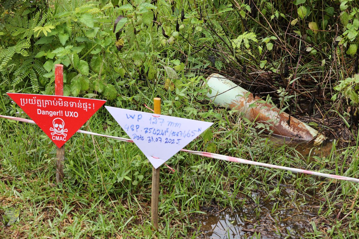 Heng Ratana, Director General of the Cambodian Mine Action Centre (CMAC), warned during a regional media visit that last month’s five-day deadly clashes between Cambodian and Thai forces have left Pha’ang village in Oddar Meanchey province contaminated with white phosphorus smoke