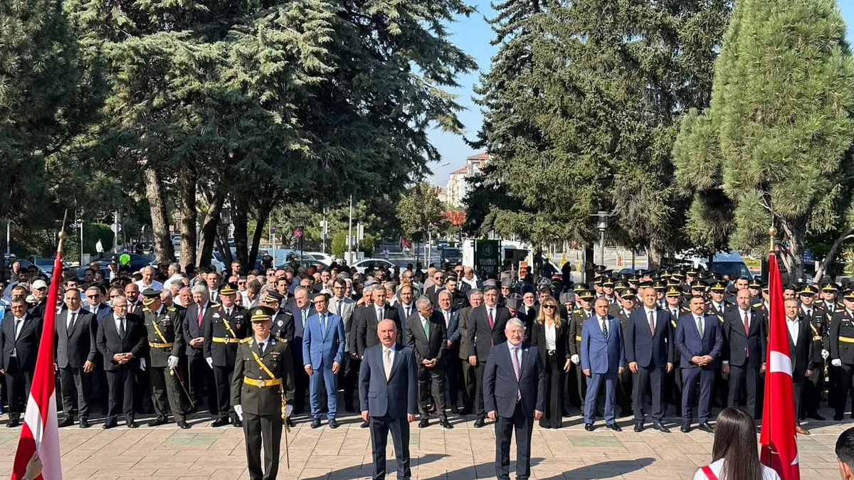 📍Atatürk Anıtı – 30 Ağustos Zafer Bayramı
Milliyetçi Hareket Partisi Çorum İl Başkanlığı

30 Ağustos Zafer Bayramı vesilesiyle Atatürk Anıtı’nda düzenlenen çelenk sunma törenine iştirak edildi.

Şanlı tarihimizin bizlere yüklediği bu mukaddes emaneti koruma kararlılığımızı bir