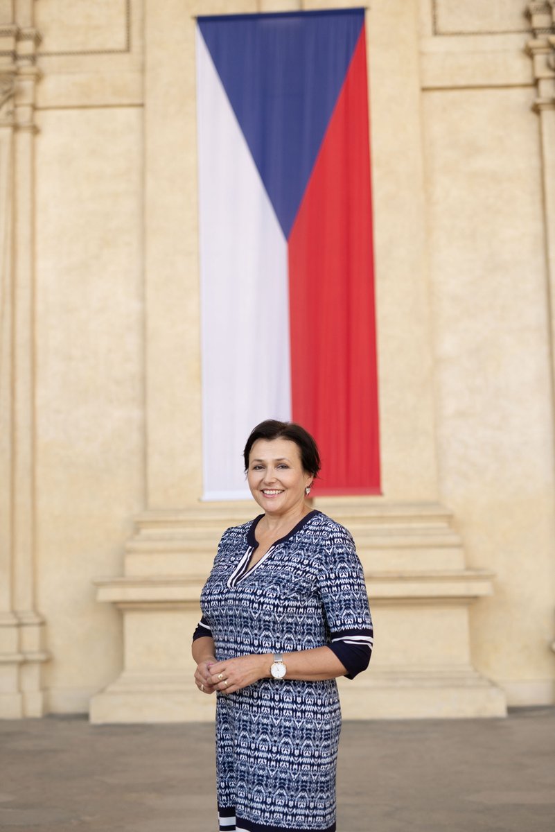 Největší otázka dneška opravdu není „co nového čeká děti od září“, ale jestli to naše školy vůbec zvládnou. Zda dostanou dostatek prostředků, učitelů a skutečnou podporu státu. Odpověď je bohužel jasná: tahle vláda jim ji nedává. Místo jistoty přichází škrty, místo podpory chaos