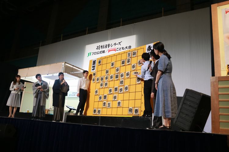 shogi_mobile's tweet photo. #ShogiLive 武蔵＠高松＞第46回将棋日本シリーズJTプロ公式戦２回戦第３局、▲永瀬九段と△広瀬九段の一戦は、永瀬九段が制しました。永瀬九段は準決勝に進出。11月９日（土）の大阪大会で、伊藤匠叡王－佐藤天彦九段戦の勝者と対戦します。 https://t.co/nxcqXXmfHd