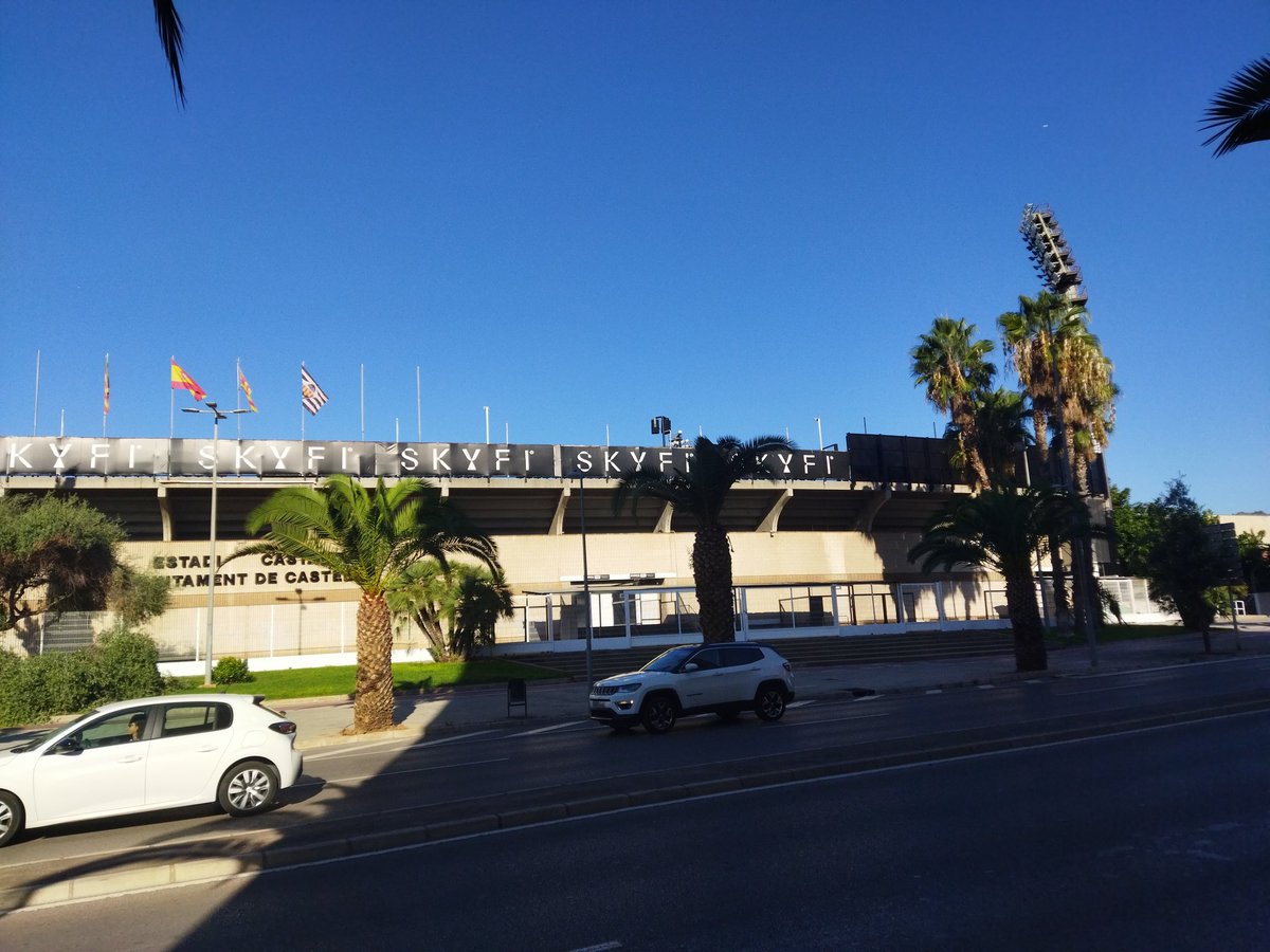 El temple llueix en albinegre. Estadi Castàlia, 👏👏 orellut!