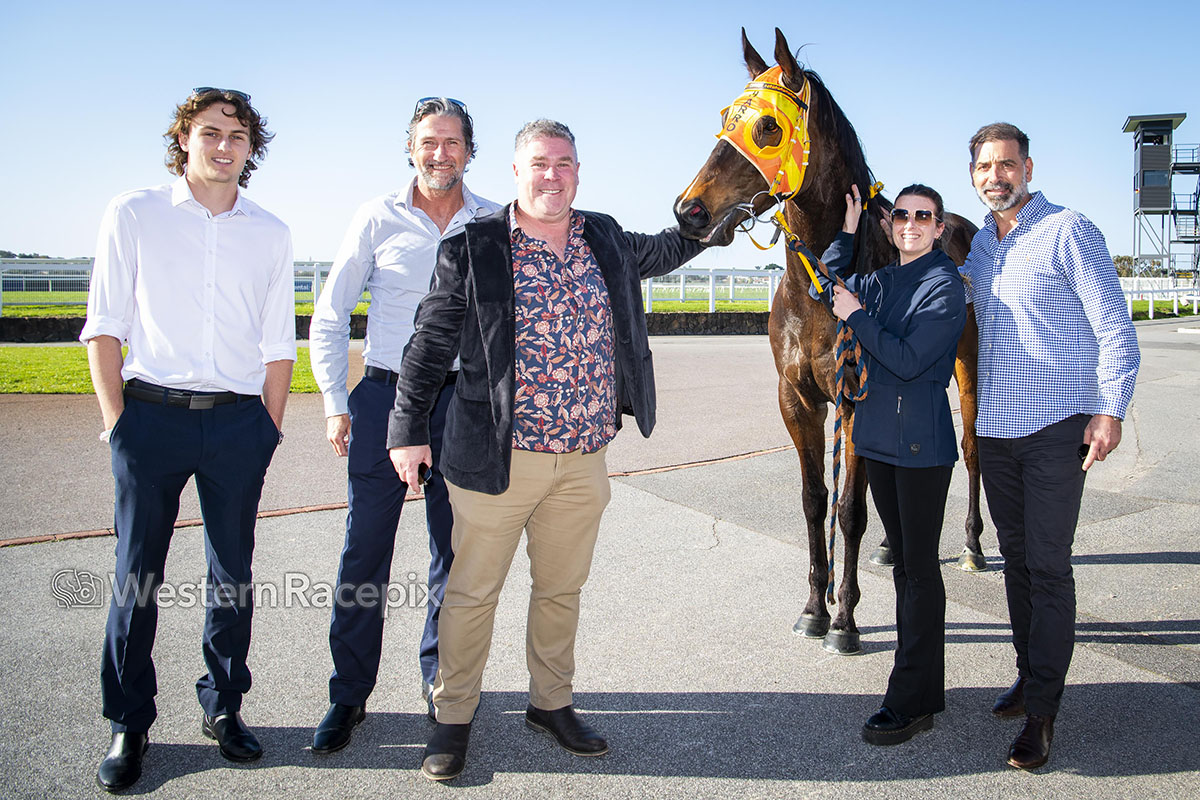 WesternRacepix's tweet photo. SNOW GOD - Belmont Sat 30th August @PerthRacing #WesternRacepix #BelmontParkPerth 

More 📸 https://t.co/XhRFkk00xX https://t.co/VoBRI2MLmT
