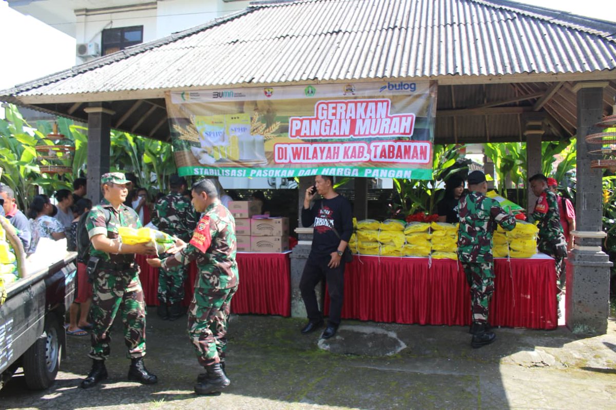 Kodam9Udayana's tweet image. Dandim Tabanan Ikut Sukseskan Gerakan Pangan Murah Bersama Bulog di Kecamatan Marga

#HUTRI80 #Kodim1619Tabanan #GerakanPanganMurah #Bulog #TNIAD #Polri #PemkabTabanan #KetahananPangan #PengabdianUntukRakyat #NKRIHargaMati #TNIPRIMA #TNIADPrima #TNIADbekerjadenganhati