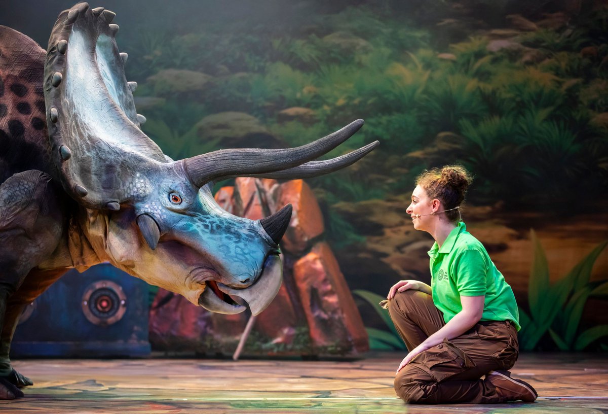 RiverfrontArts's tweet photo. 🦕 Get ready Newport – the Natural History Museum Presents: Dinosaurs Live is stomping into The Riverfront next Sunday 7 Sept at 2pm! 

Watch the life-like dinosaurs come alive right on stage! 

📆 Sun 7 Sept at 2pm
🎟️ Book your tickets here: https://t.co/4VmiDcGq0X https://t.co/P7GQ5wcM9c