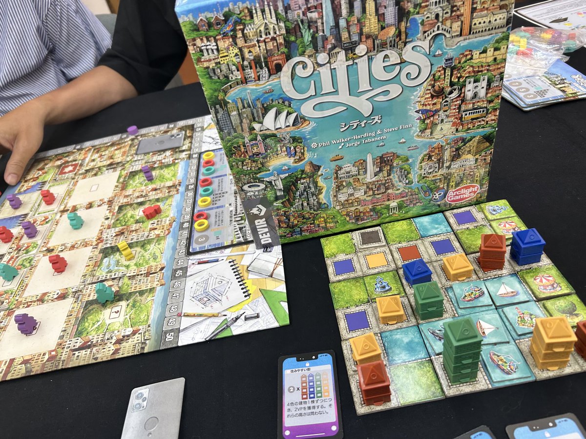 シティーズ。シンプルルールで人との絡みも多いしパズルちっくで楽しい。文字が多いのだけが自分的には残念ながら、良ゲーム。