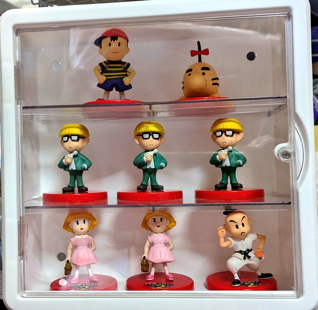 百均巡りしてやっと見つけたボックス!!!!
MOTHERガチャフィギュアはぴったりよりはほんのちょっとキツイかも…