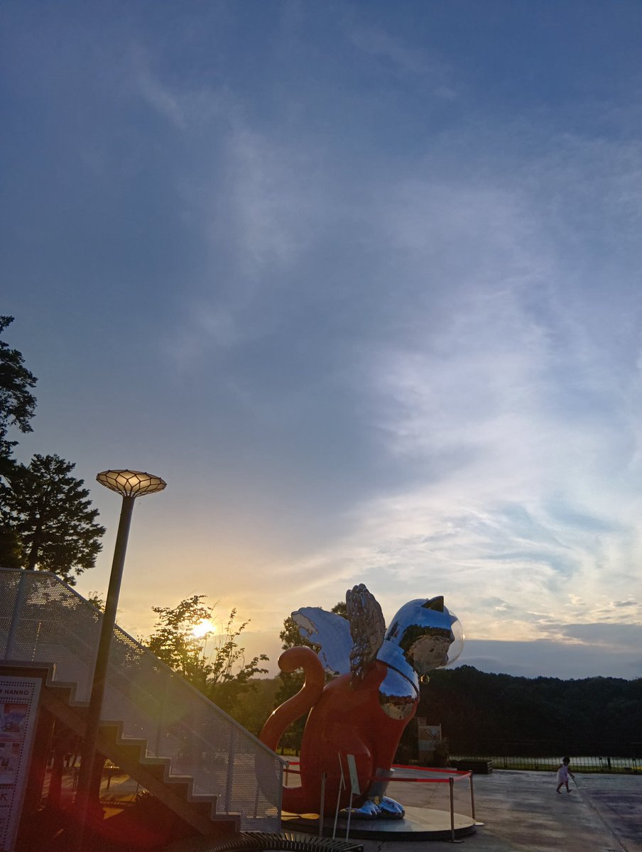 3月のオープンから開催していた【ヤノベケンジ　宇宙猫の秘密の島】も明日が最終日となりました。
明日はヤノベケンジ氏のトークショー&amp;サイン会があります✒️😺
皆様のご来場をお待ちしています♪

#メッツァビレッジ
#ハイパーミュージアム飯能
#ヤノベケンジ