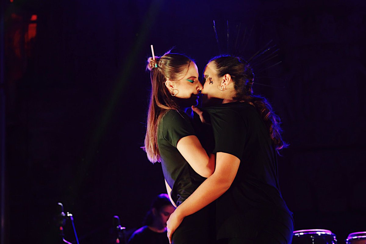 ℹ La Plaça Major ha vibrat aquesta nit amb l'espectacle de Band Tokades, que han commemorat els 20 anys de trajectòria damunt dels escenaris.

🔥🔥🔥 XXTRAVAGANZA ha agradat al públic!

#AquelarredeCervera #Aquelarre #Culturapopular #festes #tradicions #cultura #música