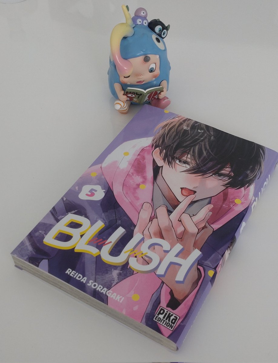 Petit tour chez <a href="/pikaedition/">Pika édition</a> pour la suite de Blush de <a href="/soragaki__reida/">空垣れいだ</a> 
L'histoire entre nos 2 personnages avance. 
La série est toujours en cours avec 7 tomes. Le 6 ème attendu en VF pour octobre. 
☺️❤️