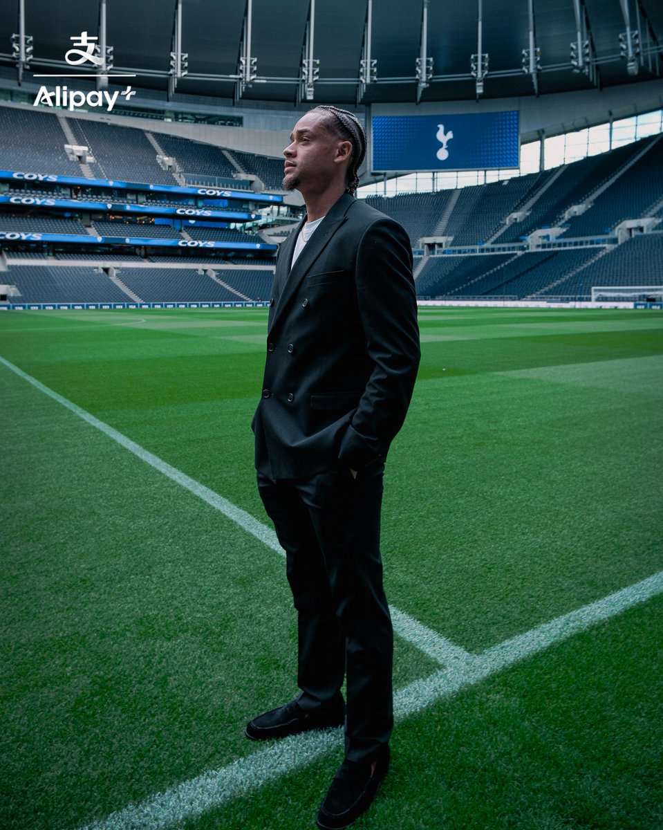 SpursOfficial's tweet photo. Settling in 🏟️🤩

🔹 @AlipayPlus https://t.co/ih1uMR2jAm