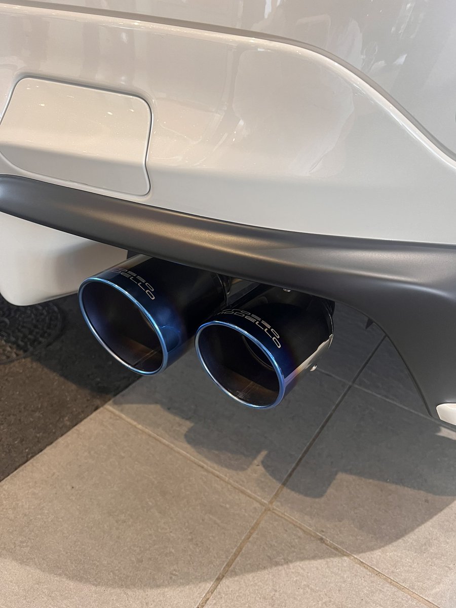 bokuharuki_'s tweet photo. ついに納車🚗
初めての自分の車で初めてのMT
2回エンストしたけど練習頑張るマン💪

あとは磨いてコーティングして、日程は組んだから車高調とホイール入れたら完全に完成！楽しみである😊

#GR86 
#zn8 https://t.co/XKxfpru1hh
