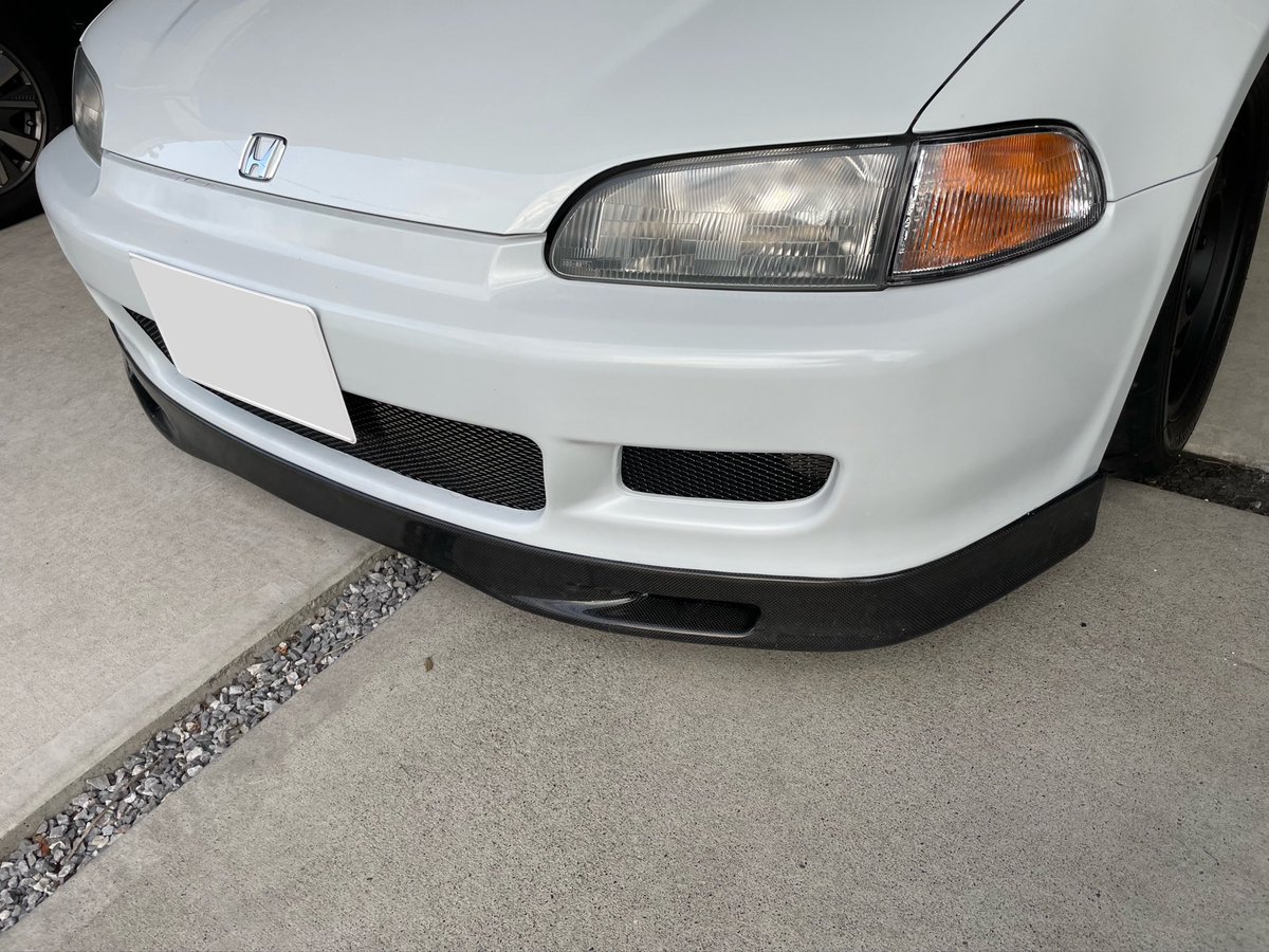 くり抜いたところに網貼りました
イメージが出来たのでバンパー塗装を綺麗にやり直します