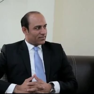 تھریڈ/شاہرہز کی پیشی اور انکے وکیل رانا مدثر عمر ایڈووکیٹ کے دلائل

جج صاحب میں ملزم کی تعریف نہیں اسکا خاکہ بیان کروں گا۔ یہ وہ ملزم ہے جو آکسفورڈ سے پڑھا۔ یہ وہ ملزم ہے جس کی تعریف میں آکسفورڈ نے آرٹیکل لکھا۔ یہ وہ ملزم ہے جس نے تینوں سپورٹس تیراکی، سائیکلنگ اور دوڑ میں بیک وقت