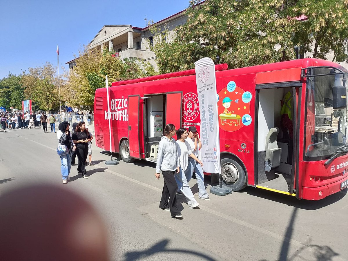 Valiliğimiz tarafından düzenlenen 30 Ağustos Zafer Bayramı'nın 103. yıl dönümü kutlamalarına, gezici kütüphane aracımızla katılım sağladık.🚍🇹🇷🇹🇷🇹🇷🤗

<a href="/TCKulturTurizm/">T.C. Kültür ve Turizm Bakanlığı</a> 
<a href="/KTBKYGM/">KYGM</a> 
<a href="/tcagrivaliligi/">T.C. Ağrı Valiliği</a> 
<a href="/iktmagri/">T.C. Ağrı İl Kültür ve Turizm Müdürlüğü</a>