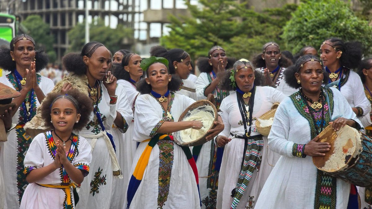 WegahtaFacts's tweet photo. #InPicture: Today, the ancient city of Axum, once the seat of one of Africa’s greatest civilizations, is alive with the vibrant sounds, colors, and rhythms of Ayni-Wari celebrations.
#AyniWari is the #Ashenda version in #Axum.
📸 by @Tigrai_TV https://t.co/RR5FqWYUED