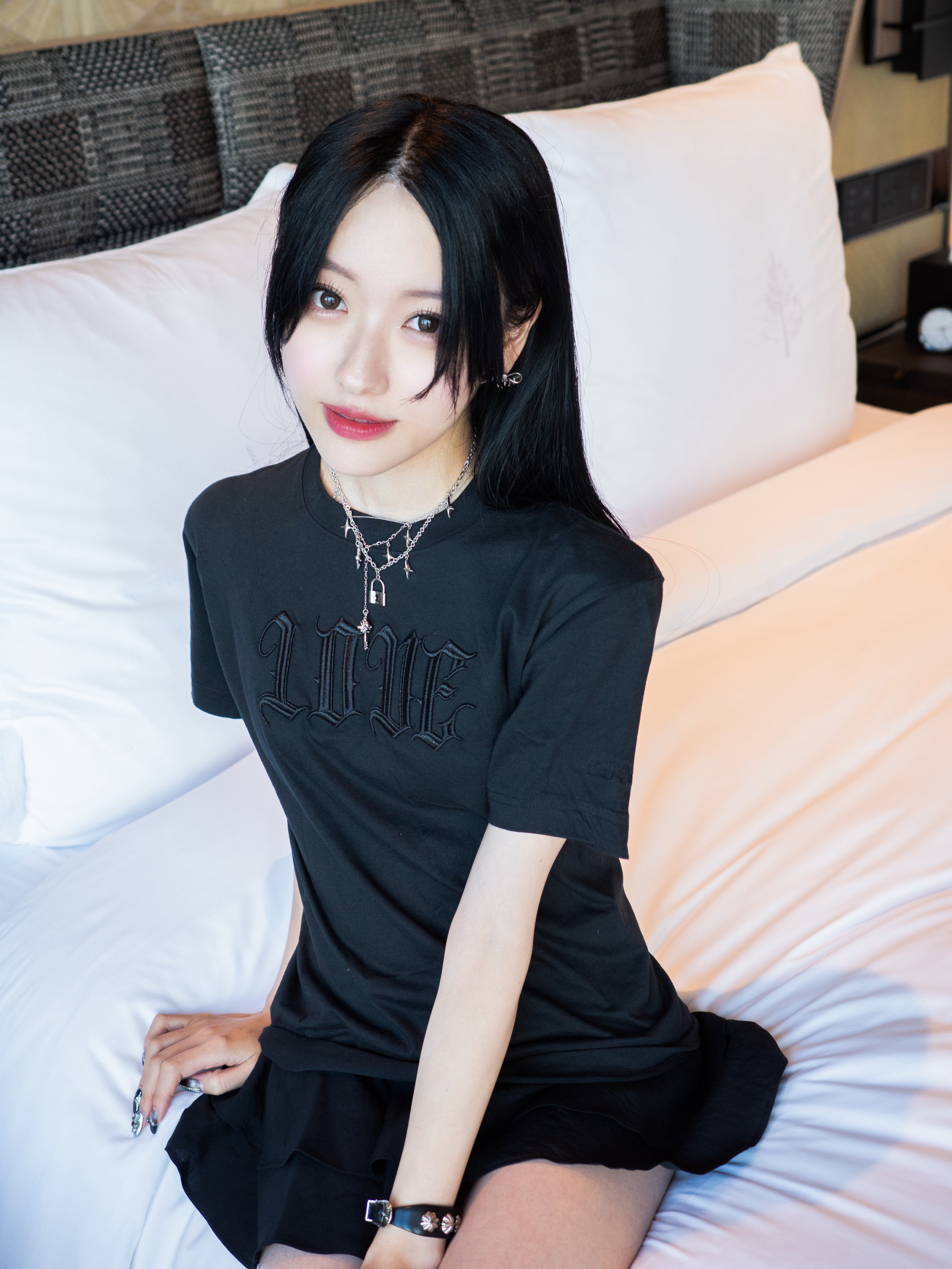 夏帆さん出演の TV衣装　ヘリンボーン柄　ロングコート　チンストラップ無し Photos by 夏帆 (@xxkhyn) · January 2, 2025
