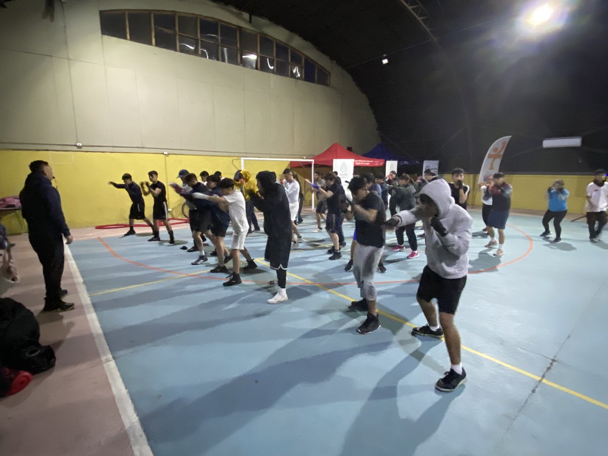 En el gimnasio de la Escuela Miramar de Puwrto Montt se efectuó un evento recreativo en conmemoración al “Día de la Juventud”. 

En el lugar se desarrollaron clases de los talleres de baile urbano, box y patinaje.