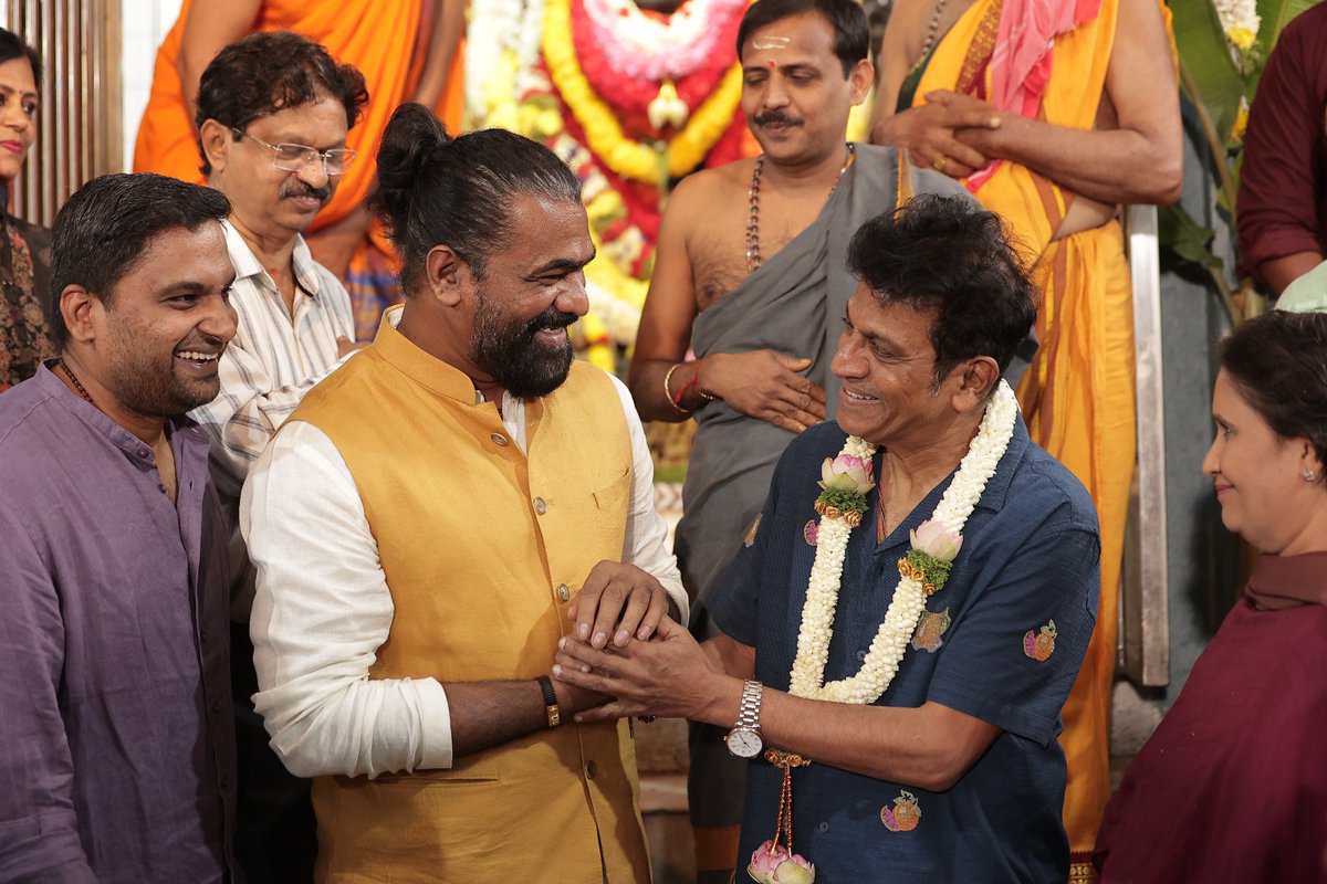 KollywoodCinima's tweet image. Exciting news! KVN Productions joins forces with the iconic Shivanna for a power-packed commercial entertainer. Directed by the talented Pavan Wadeyar, this project promises to be a massive blockbuster. Get ready for a spectacular cinematic treat! #KVN #PavanWadeyar #Shivanna