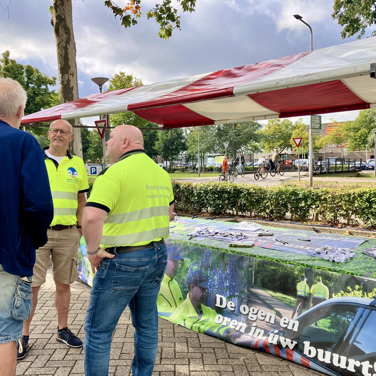 👮☀️🎉 Op het #Themaplein dit jaar het #thema #Ondermijning. Je ziet en leert hier van alles over ondermijning en #veiligheid in en om je huis. Ook kun je in een echte #politieauto zitten!