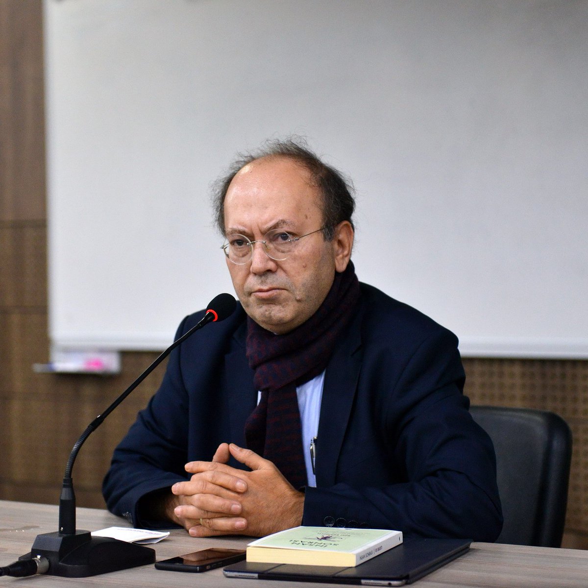 Yazar/Mütefekkir Yusuf Kaplan'dan ezber bozan açıklama: 

“Boynumuza geçirilen Laiklik tasmasını çıkarıp atmak yerine, bu tasmaya güzellemeler diziyoruz.

Laikliğin özgürlük olduğunu söyleyen ya salaktır ya da asalak.”