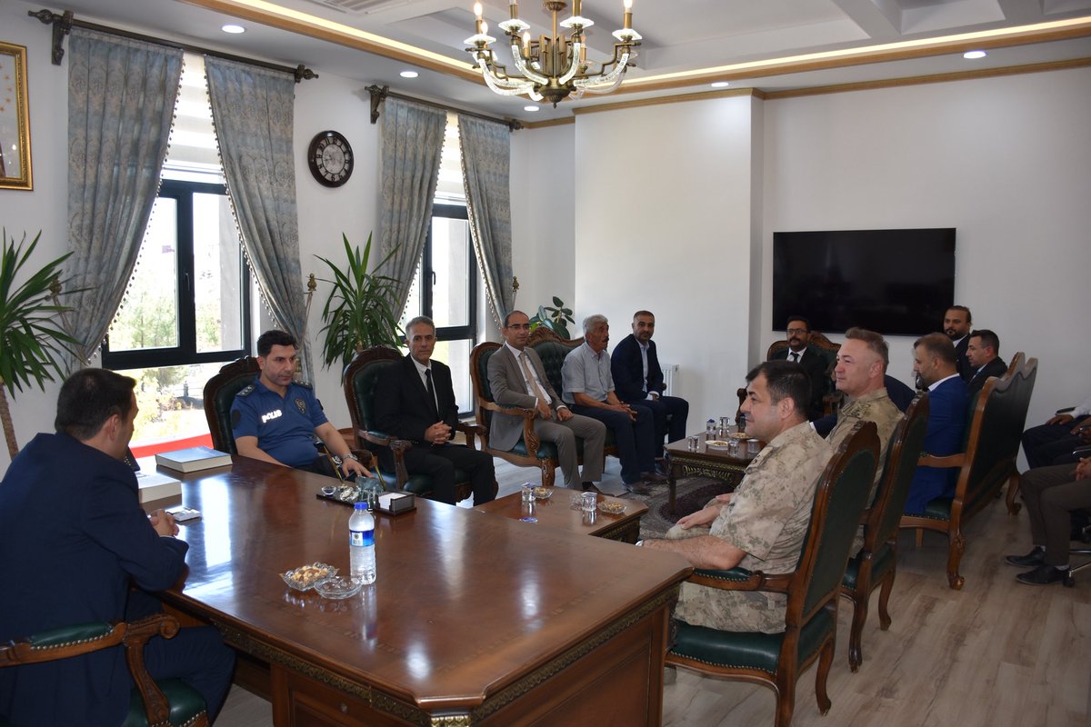 30 Ağustos Zafer Bayramı’nın 103.yıl dönümü kutlamaları kapsamında İlçemiz Hükümet Konağı tören alanında çelenk sunma töreni gerçekleştirildi. Saat 10:30’da Atatürk Anıtına Kaymakamımız Sayın Mevlana KÜRKCÜ’nün çelenk sunmasıyla başlayan tören, Saygı duruşu ve İstiklal Marşı’nın