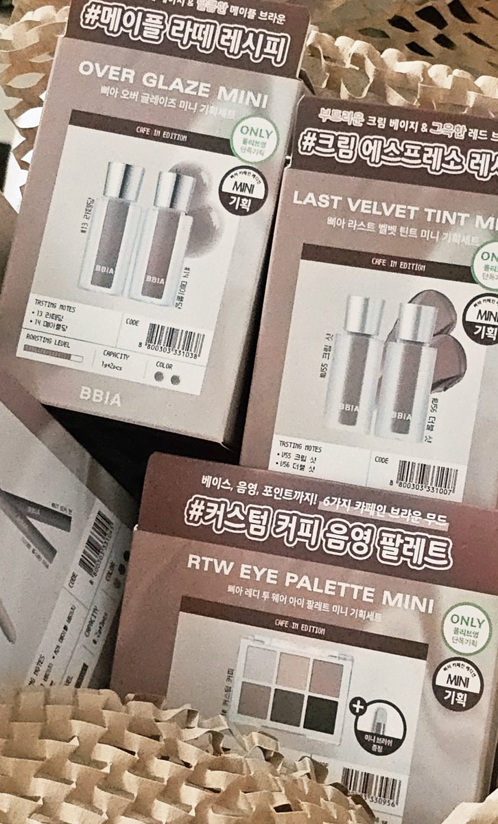 #제품제공 파우더룸 지원한거 깜빡잊고 이게 왜 여기에??싶었던....
깜빡잊고 오버글레이즈는 사버렸다능🤑