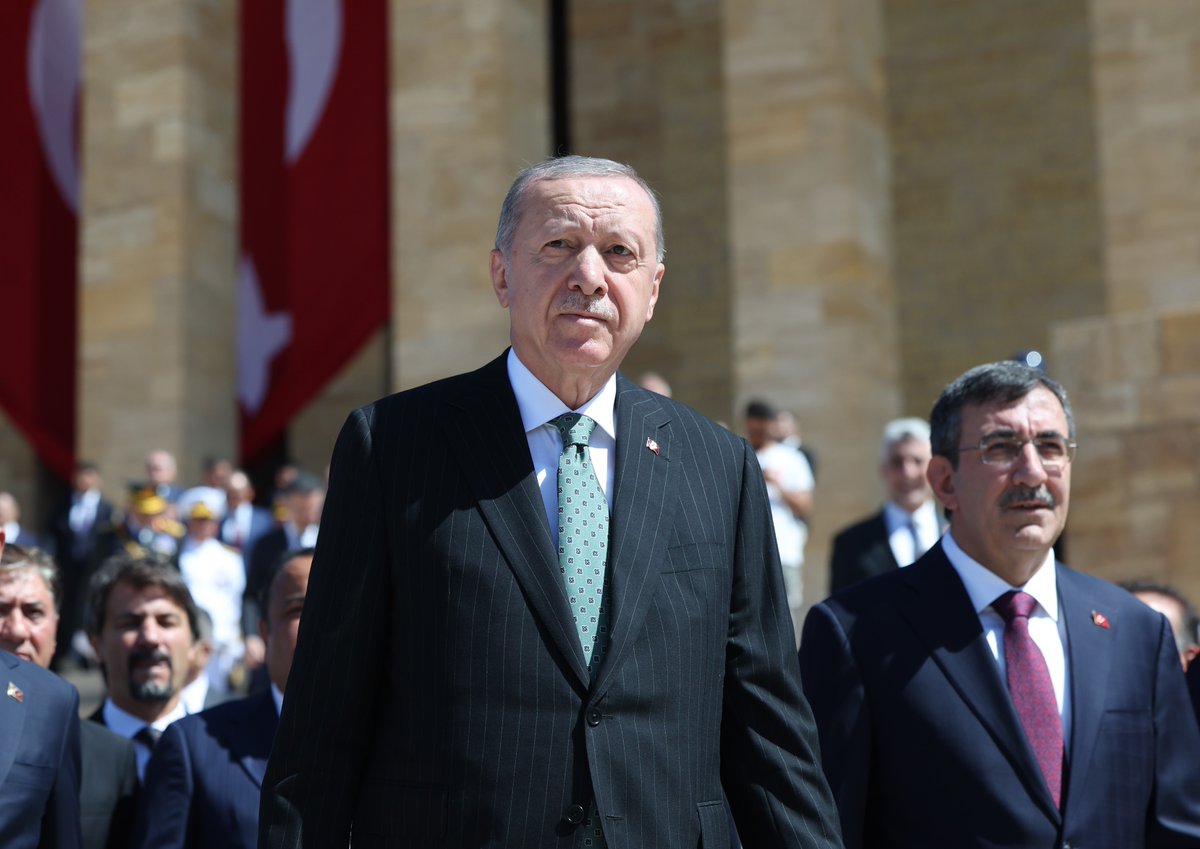 Cumhurbaşkanımız Sayın Recep Tayyip Erdoğan başkanlığındaki devlet erkanı, 30 Ağustos Zafer Bayramı ve Türk Silahlı Kuvvetleri Günü dolayısıyla Anıtkabir'i ziyaret etti.