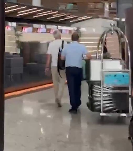 oğlum bi garip oldum ya.. neden bizim hayallerimiz hep yarım kalıyor