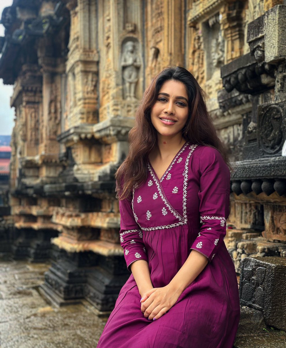 NabhaNatesh's tweet image. Sringeri, my birthplace. A hallowed history that predates the Ramayana. A land sanctified by the tapas of Maharshis, traces its roots to Sage Rishyashringa, who performed the Putrakameshti that blessed King Dasharatha with Sri Rama. This divine link connects to Trethayuga itself.…