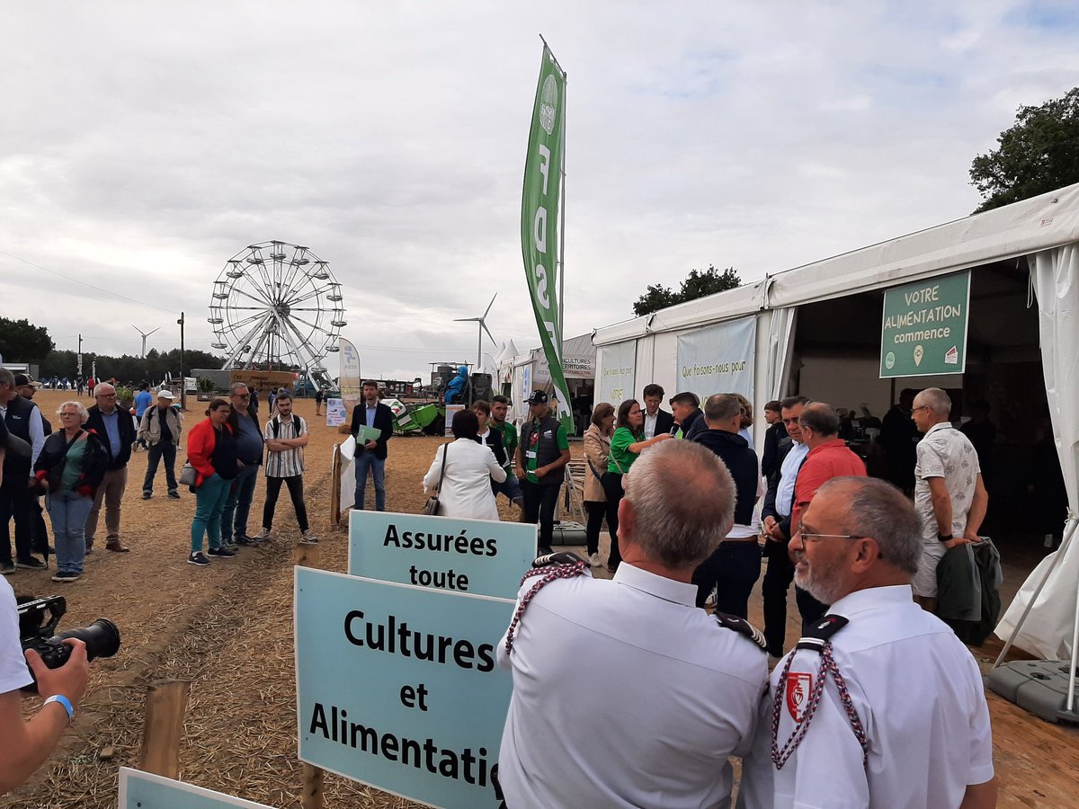 FDSEA Vendée (@fdseavendee) on Twitter photo Forte affluence sur le stand #FDSEA85 à la fête de l'agriculture <a href="/JAVendee/">JA de Vendée</a> dès ce samedi à @Beaufou. Forte affluence sur le stand #FDSEA85 à la fête de l'agriculture <a href="/JAVendee/">JA de Vendée</a> dès ce samedi à @Beaufou.