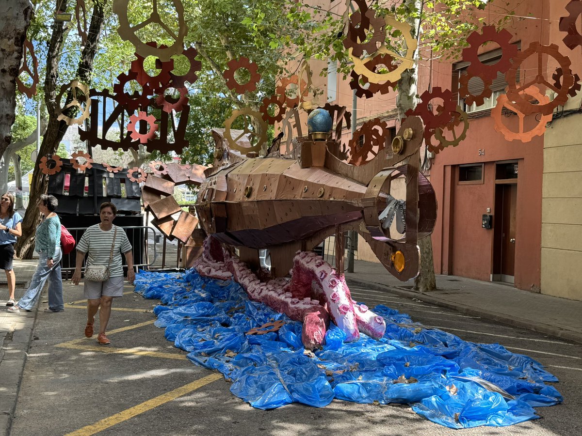 IdelArcoPRO's tweet photo. I com no podía ser d’altra manera, @EndesaClientes ha estat present també a les #FestesdeSants com a col·laborador en 5 carrers (Alcolea de Dalt,  de Baix, Vallespir, Galileu i Plaça la Farga). Cada any anirem ampliant la nostra presència a les Festes perquè @EndesaSempreAPropTeu https://t.co/DQcbUSJtvb
