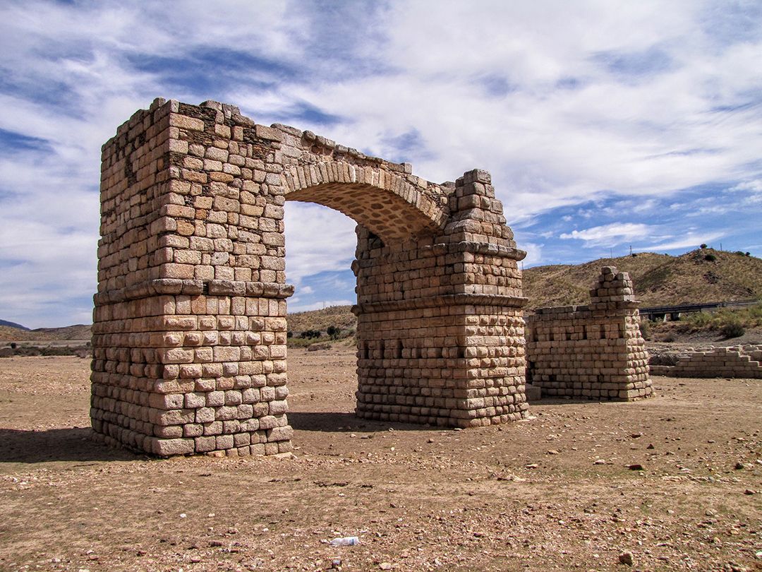 #GoodMorning from the #Ruins of the #Roman #Bridge of #Alconetar. A jewel of the #Architecture of #Extremadura that remained functional until the reconquest, a stage in which it could be partially destroyed during the conflict due to its strategic value. buff.ly/2gNxc0i