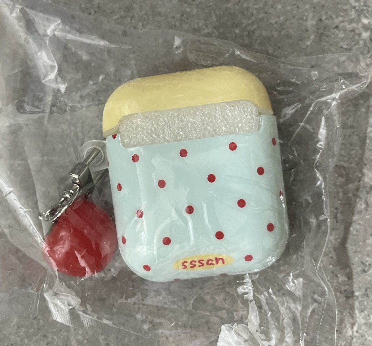 anythingxstore's tweet photo. เคสแอร์พอดมือ 1 ยังไม่แกะซีล 🍅

 100.- ส่งฟรี

AirPod1/2 

สั่งมาผิดรุ่นงับ  นัดรับได้ค่า

#caseairpods #AirPods #airpodscase #ส่งต่อเคสแอร์พอต #ส่งต่อเคสiphone 
#ส่งต่อของใช้ #ส่งต่อ #ส่งฟรี https://t.co/NBUgMcdZAw