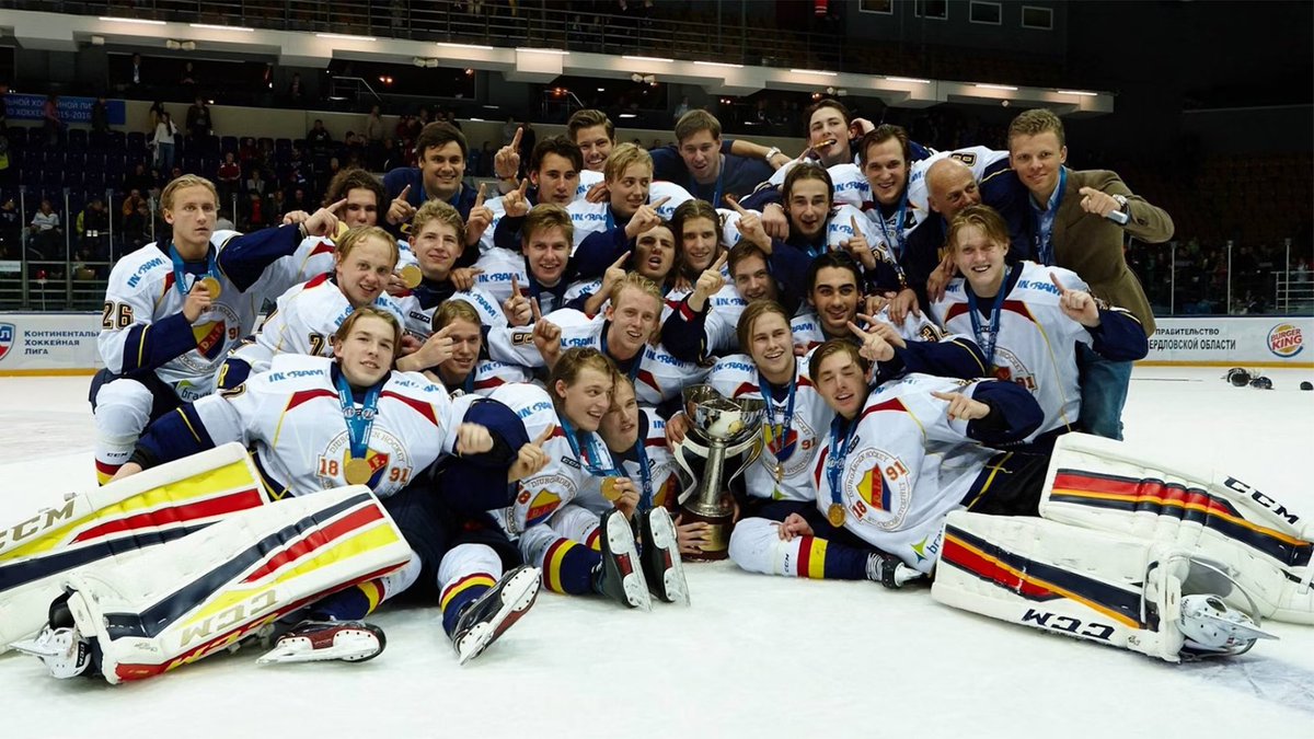 #𝗢𝗧𝗗 𝟮𝟬𝟭𝟱 🎞️

Idag är det tio år sedan som Djurgårdens J20 besegrade Chaika med 2-1 i finalen av Junior Club World Cup. Turneringen spelades mellan några av de främsta juniorlagen, och DIF blev genom segern det första svenska mästarlaget. 🏆

#DIFHockey | #AlltidOavsett