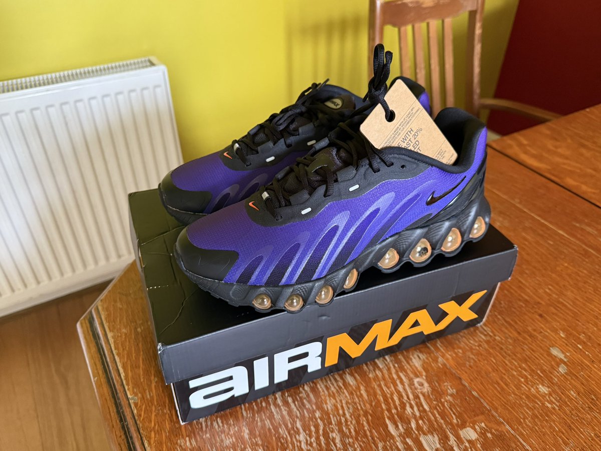 When you come home to new trainers 😁

They're lovely 🥰🥰🥰
