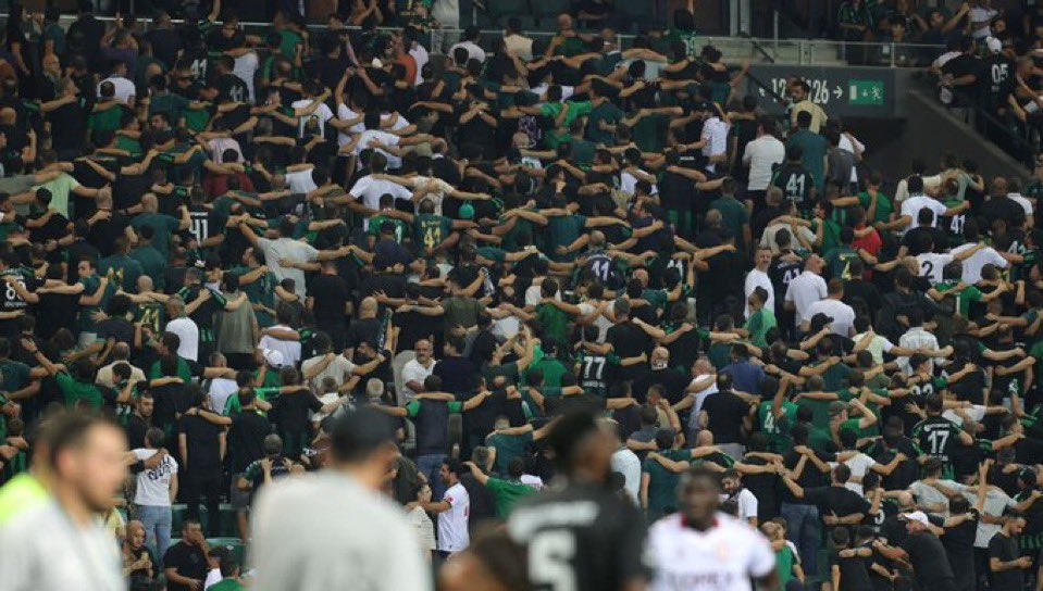 Kale arka yine maratondan önce tükendi. Tribüncüler maratondan bilet alamıyor. Maraton işine acil çözüm lazım. Bu iş böyle gitmez. 

Tribün kovalayan gençler her maç nasıl 750 - 1000 TL bilet parası versin?