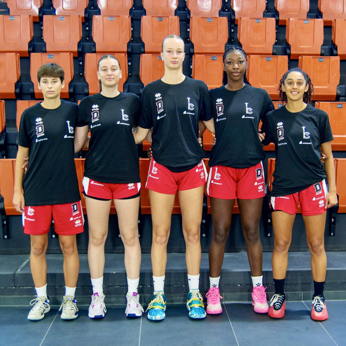 Dal settore giovanile BCC alla preparazione con la prima squadra 👩🏻

Ai primi allenamenti del gruppo di Orazio Cutugno si aggiungono Carlotta Cocuzza, Alexandra Lokoka, Tania Schiopu, Veronika Pysmennyk e Matilde Carosi 🆙