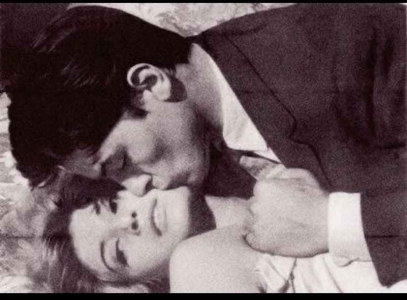 بوسه على خدها تعيد لي الحياه
المعجزه إذا بعد البوس ضميتها .