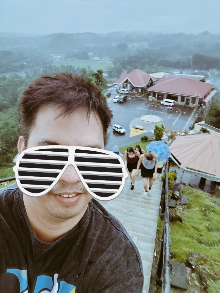 CaletJohn's tweet photo. Hey chocolate hills, ga ulan man ka😂 https://t.co/XvW00jUb8x