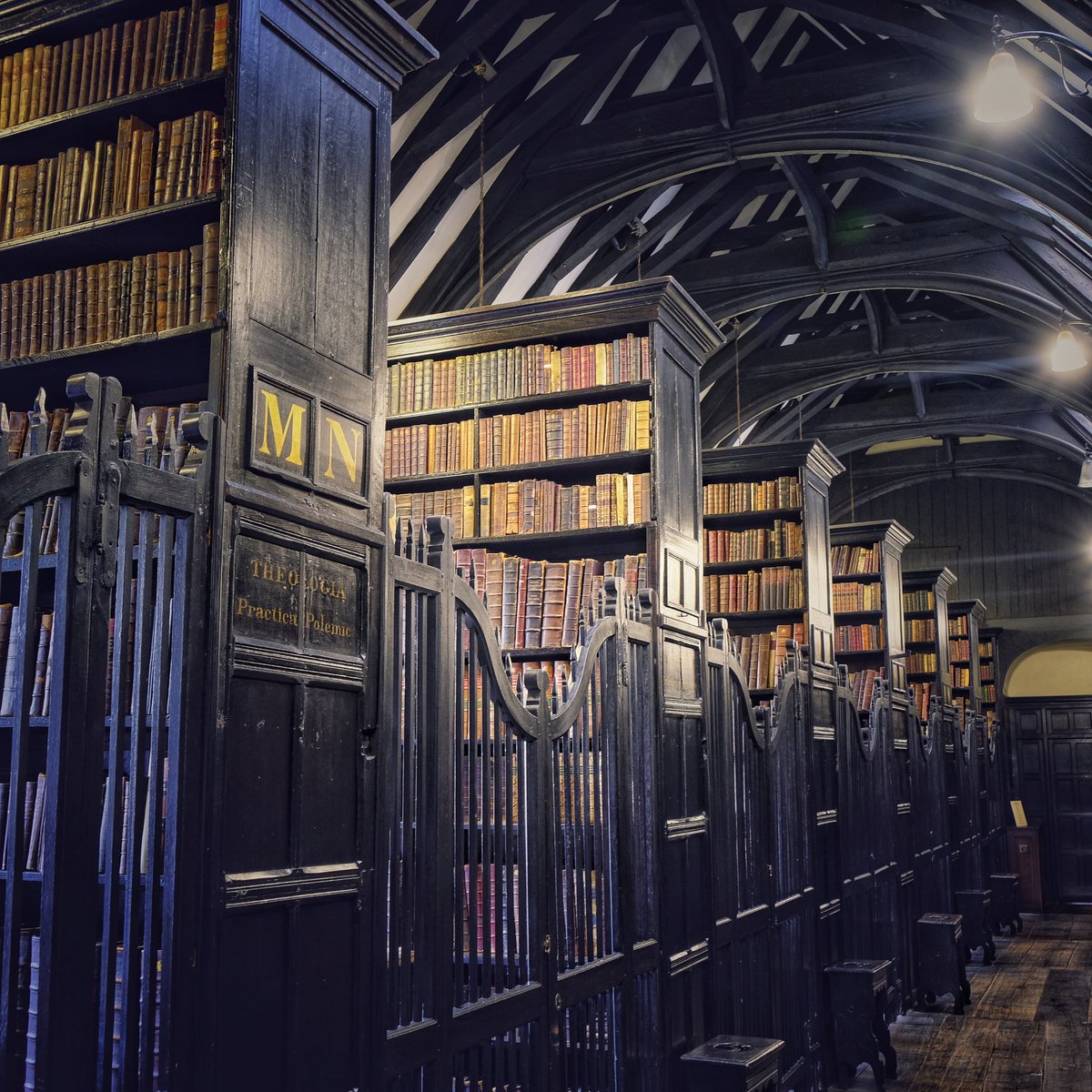 darren1man1bike's tweet photo. Chetham's Library in Manchester. It has been a library and has been open to the public for over 350 years. It's the oldest free public reference library in the English speaking world and was established in 1653. 
##chethamslibrary #Manchester #library https://t.co/GcAQlewEEs