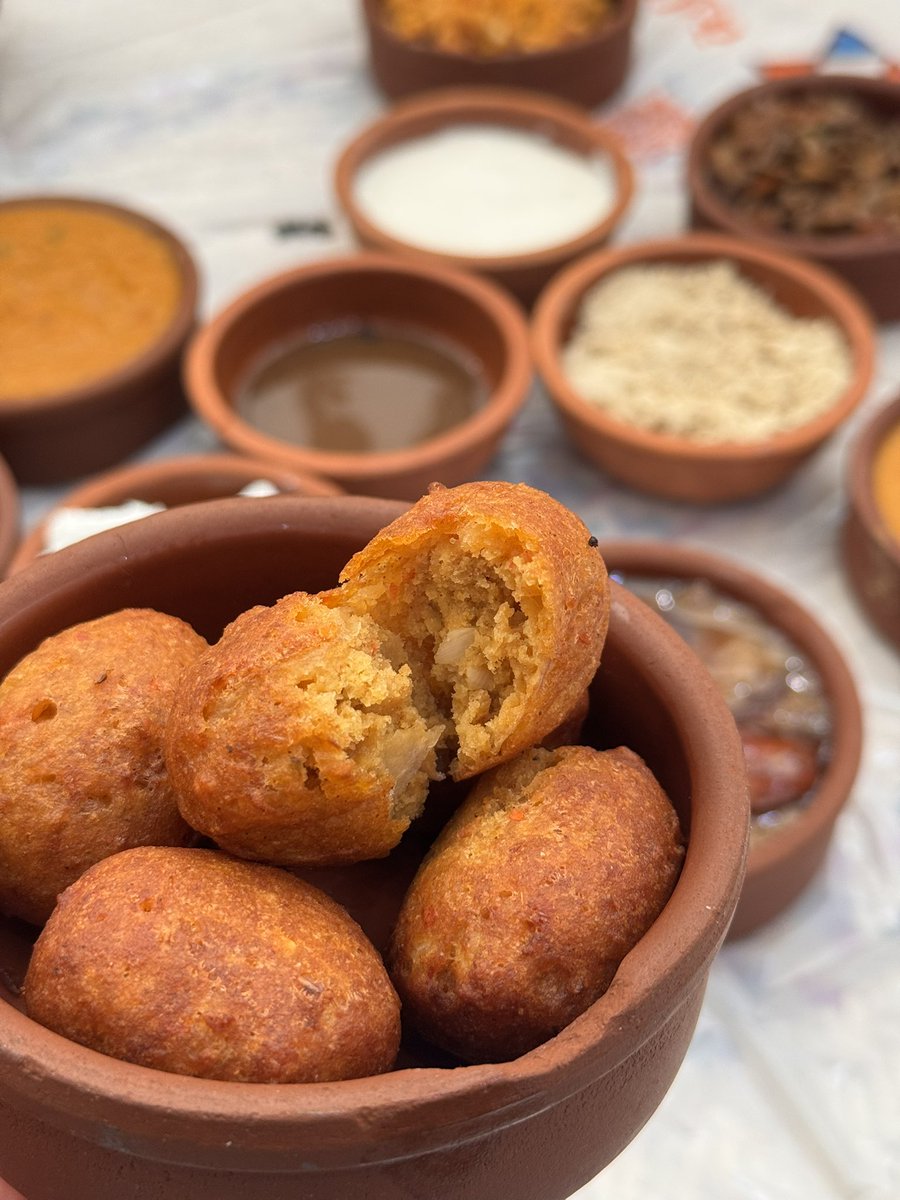 althwaq_co's tweet photo. من الرياض تقدر تعيش جو الجنوب بنكهاته 🍲
مطعم بنت تهامة ياخذك برحلة لجبال تهامة وأطباقها👌🏻

جربت بكج فطور بنت تهامة وفيه كل شيء: عريكة، كبدة، مقلقل، شكشوكة، فول، عدس، زلابية ونواشف.. فطور مشبع يفتح النفس 🤩

تجربة ما هي بس أكل.. هي نكهات تسافر فيك للجنوب💚 https://t.co/0qAlpI75qa