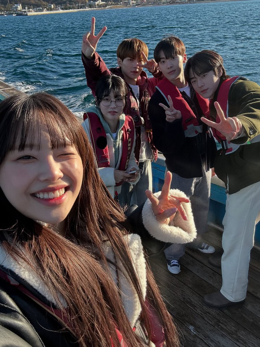 Chuu Instagram post
I learned a lot as Minjoo and was taking my first steps in a [tv] drama, but I was so happy and had a great time 🥹🫶🏻
time really flies  ໒꒰っ˕ -｡𐙚꒱
To the hardworking directors, staff, managers, and actors you're all so so so the best🍒
The team for "My