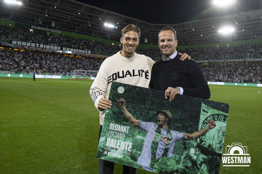 jwphotografienl's tweet photo. Kind van de club Luciano Valente neemt afscheid in bom volle Euroborg , in de rust van #groher
@fcgroningen V @HeraclesAlmelo 4-0 https://t.co/SBBpA4CjWU