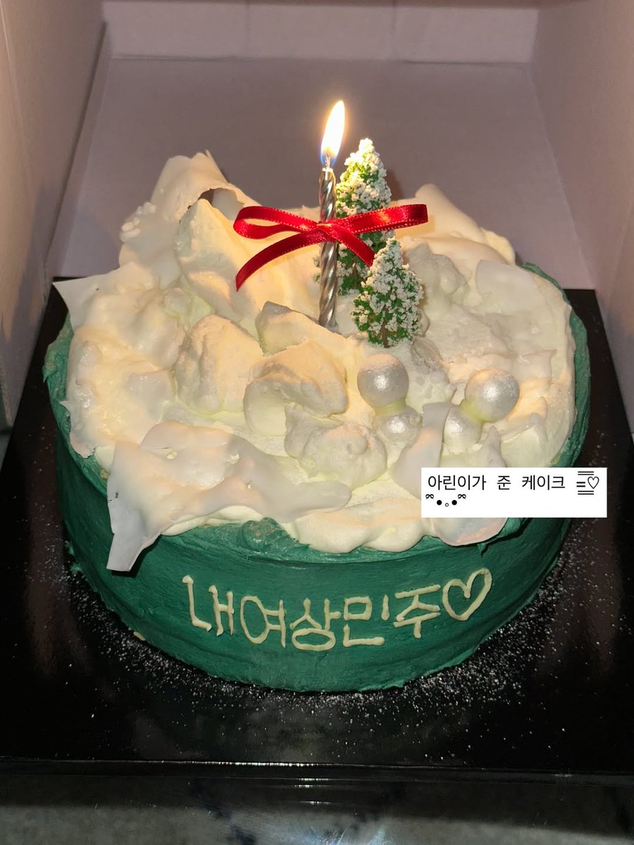 1: Silent dancing day for everyone
2: The cake that Arin got me ❤️ (Cake reads: MGitM Minjoo)
